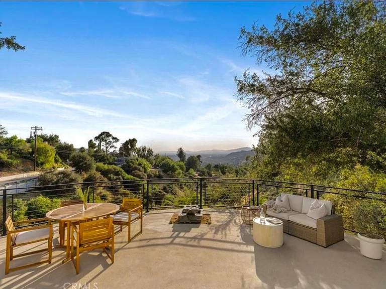 11111 Tujunga Canyon Blvd — Photo 29