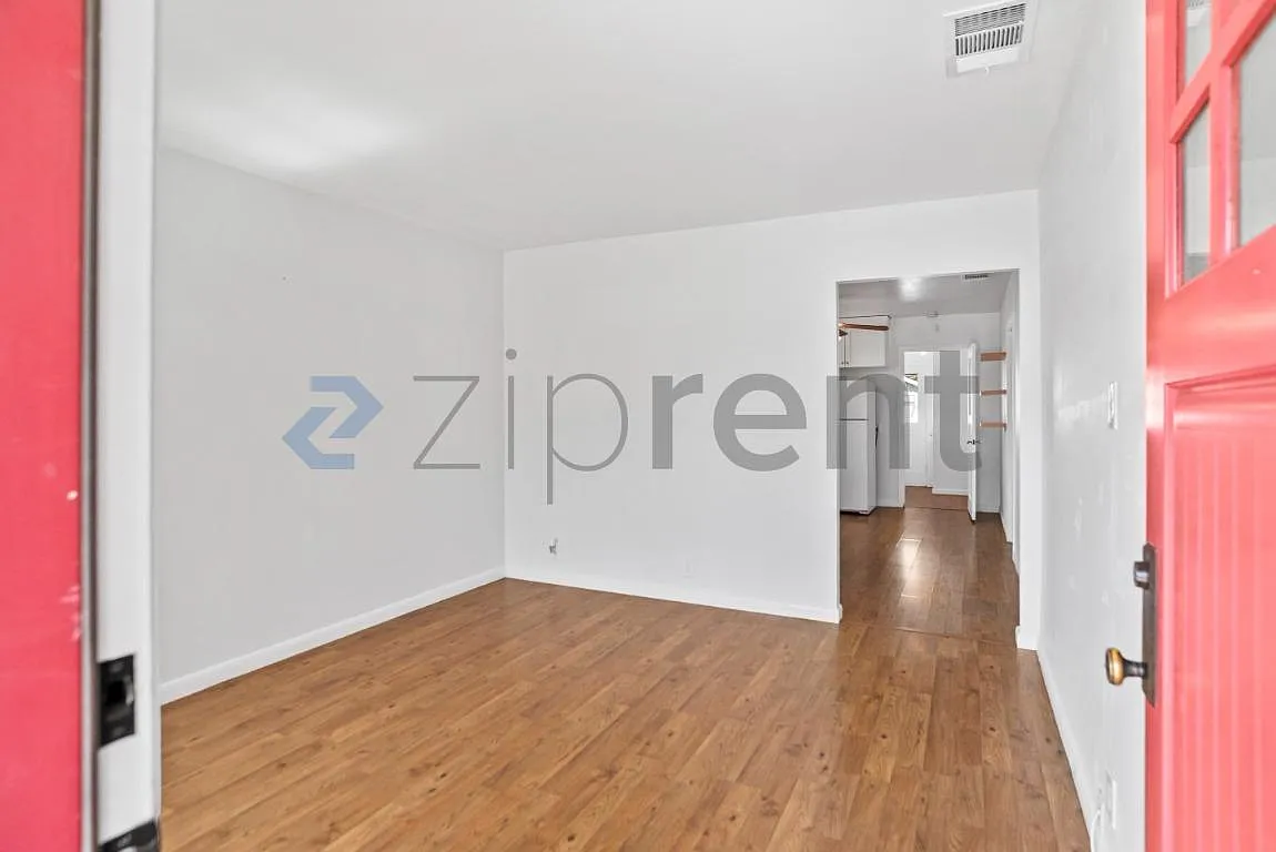 3 bed, 1.5 bath, 1222 sqft, $4,620 — Photo 4
