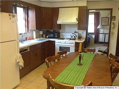 3rd image of 157 Dutchess Ave