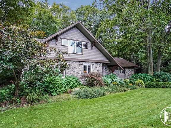 3rd image of 18622 Iroquois Dr
