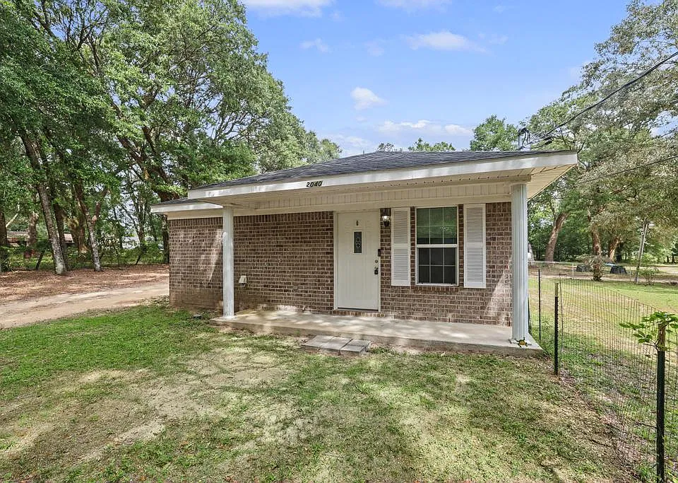 2040 E Roberts Rd
