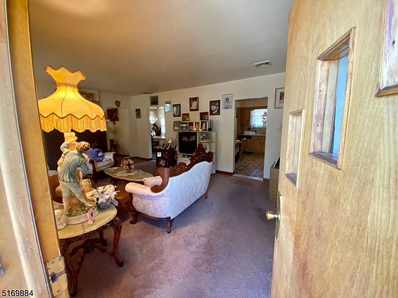 4th image of 36 Comley Pl
