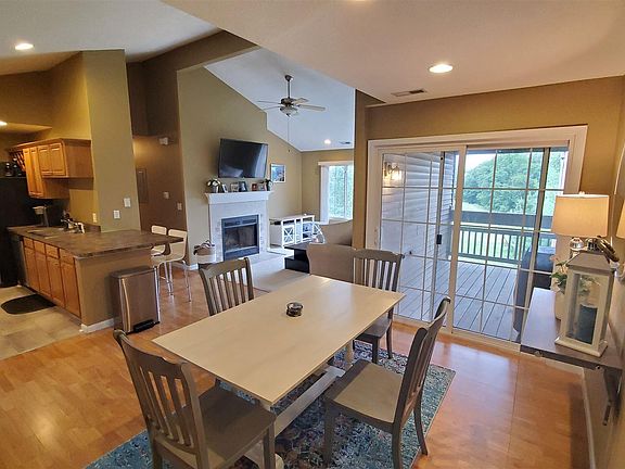 2nd image of 4589 N Thornhill Dr #206B