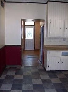 5th image of 150 N Hague Ave
