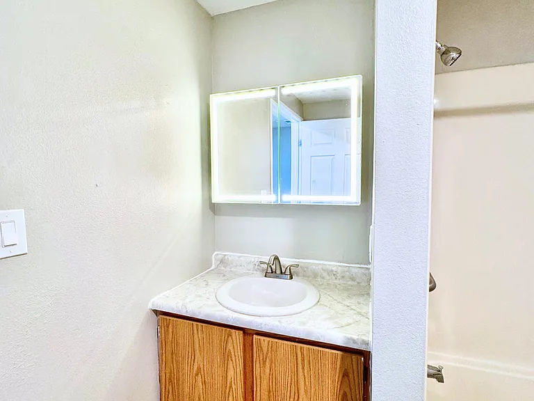 Vibrant City Living at Tower Lofts, Sidney — Photo 38