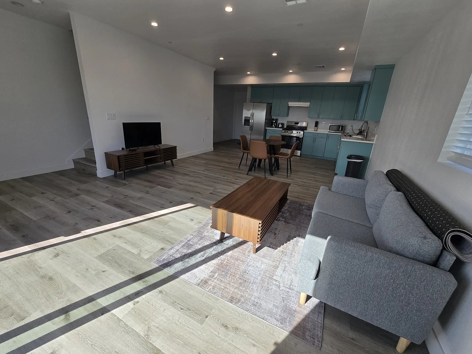 6 bed, 2000 sqft, $850 — Photo 4