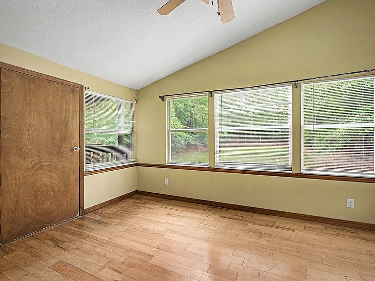 302 Bernard Rd — Photo 36