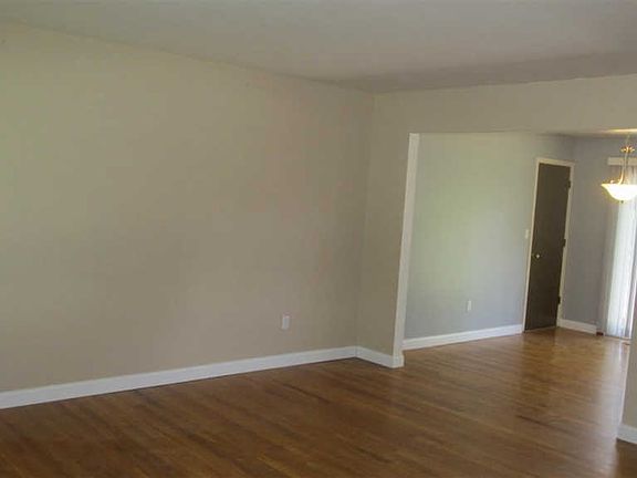 3rd image of 818 Niewahner Dr