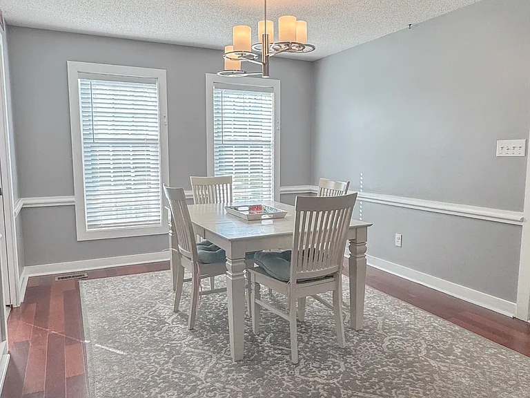 2106 Perry Dr — Photo 5