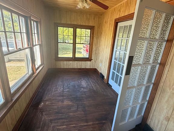 4th image of 3648 Poplar St