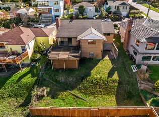 2828 W Elmore Pl, Seattle, WA 98199