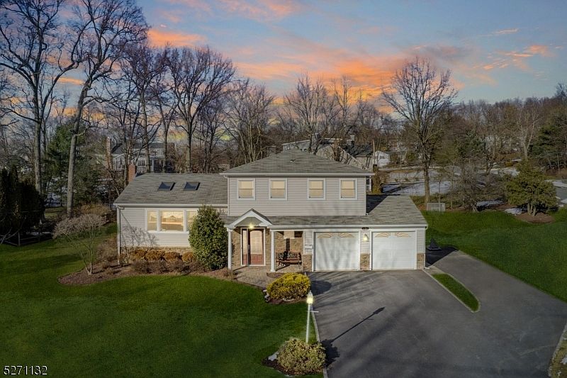 1st image of 19 Rockhill Dr