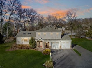 19 Rockhill Dr, Livingston, NJ 07039
