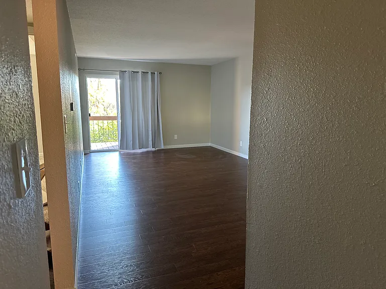 1996 Greenglen Dr #204 — Photo 8