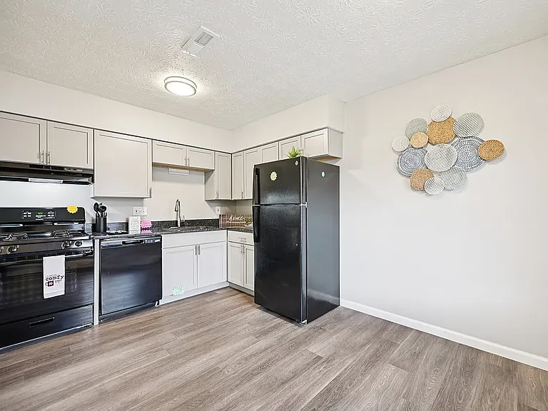 Summit Park Apartments — Photo 35