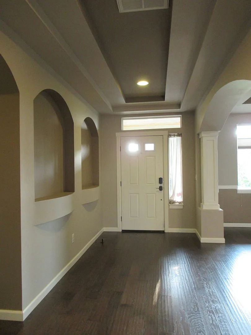 Gorgeous 5 bedroom 2.5 bath home in Lakeland Hills — Photo 2