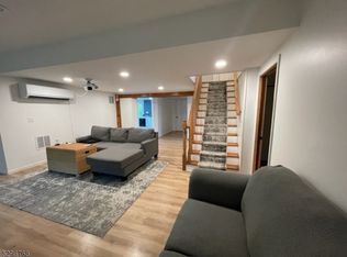 5 Carib Trl, Oak Ridge, NJ 07438