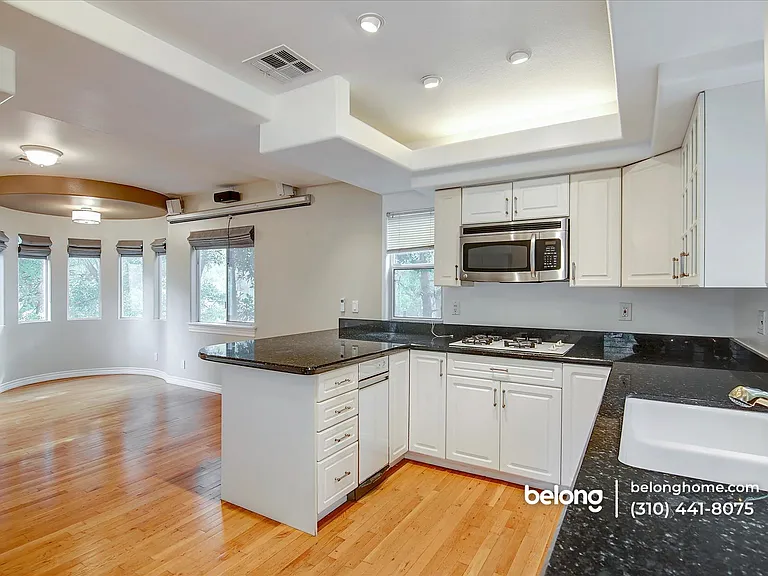 8527 Wonderland Ave — Photo 19