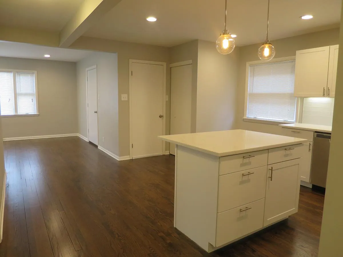 3 bed, 1217 sqft, $2,095 — Photo 3
