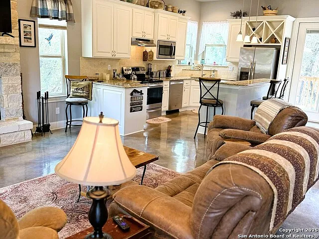 186 Lakeview Rd — Photo 4