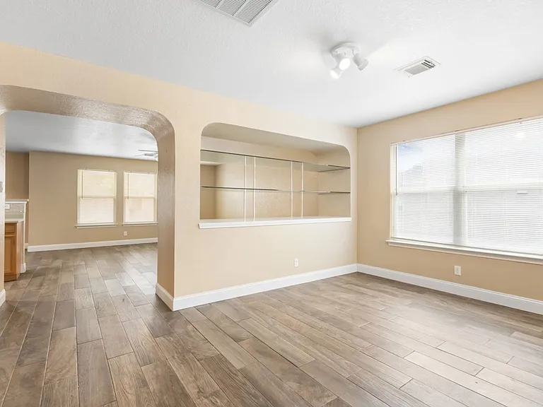 140 Springtree Pkwy — Photo 6
