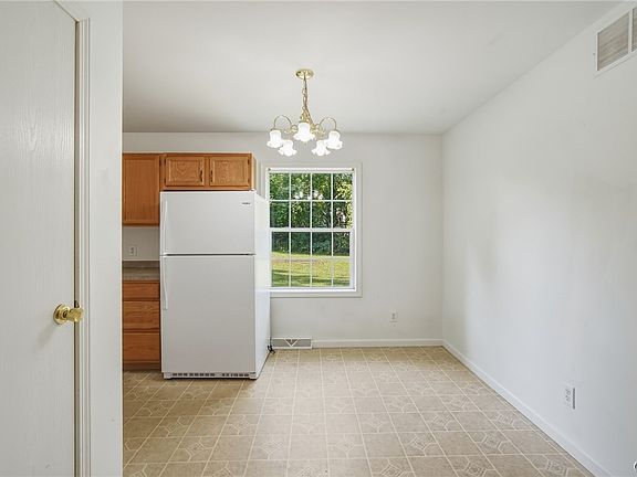 3rd image of 3424 Stiles Rd