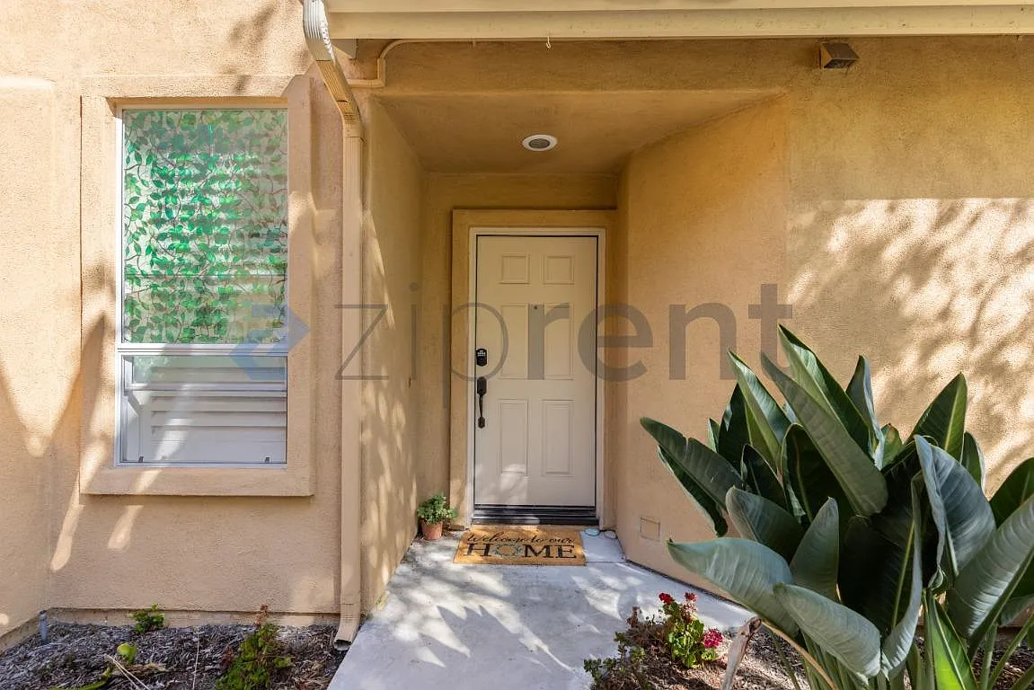 3 bed, 2.5 bath, 1447 sqft, $4,350 — Photo 2