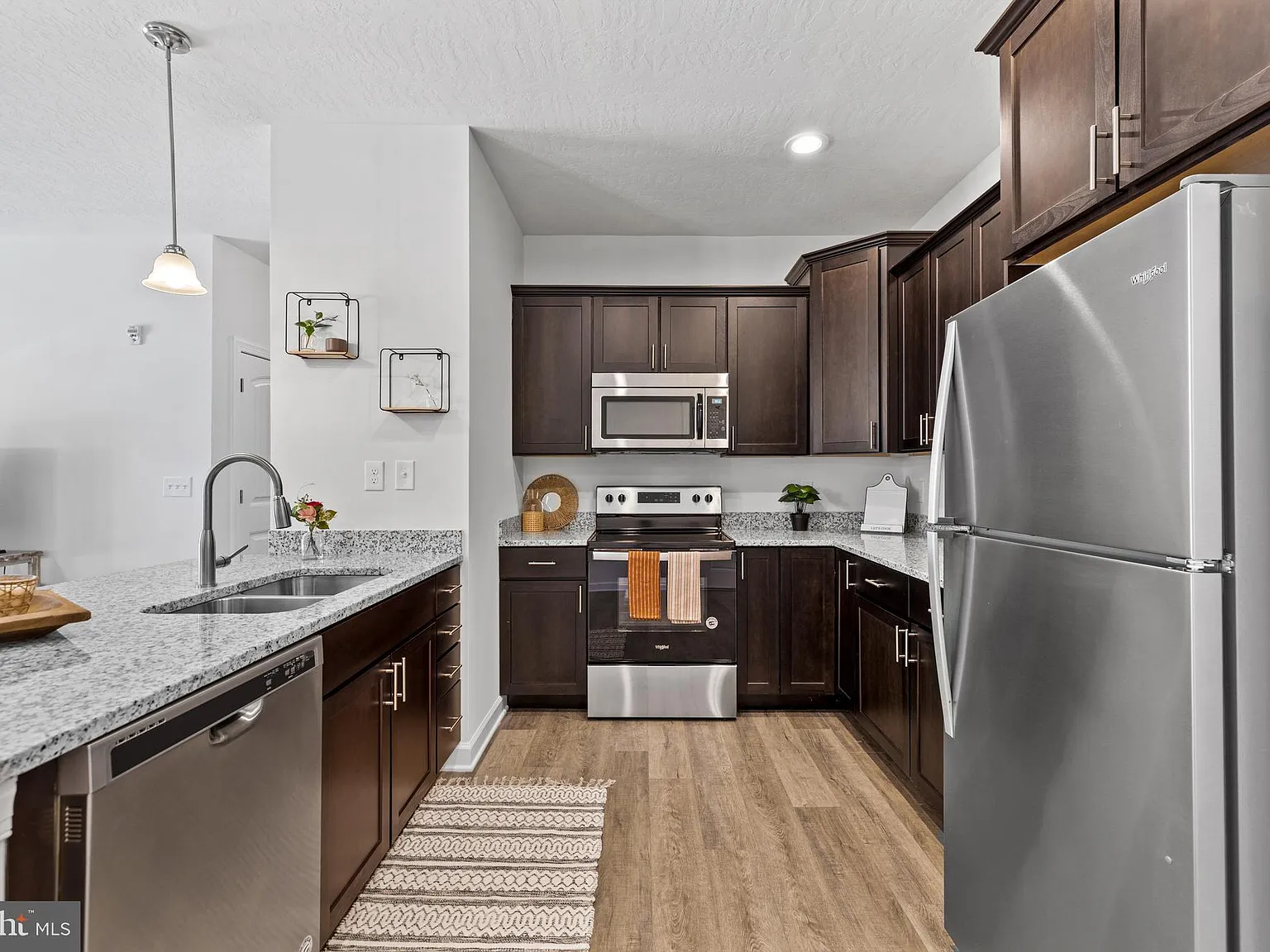 1 bed, 847 sqft, $1,875 — Photo 4
