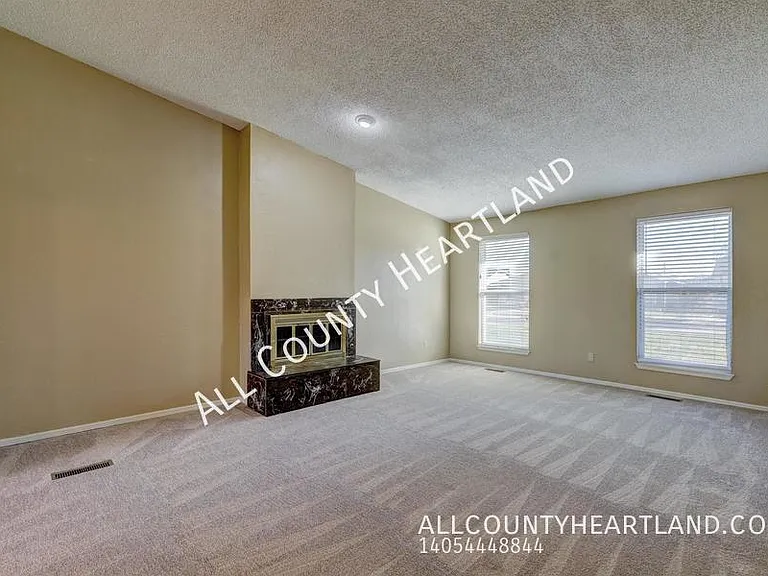 841 N Robinson Ave — Photo 4