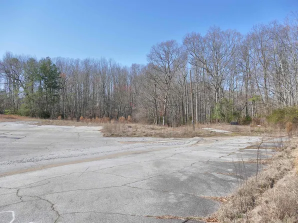 133 Wagon Wheel Rd, Cowpens, SC 29330