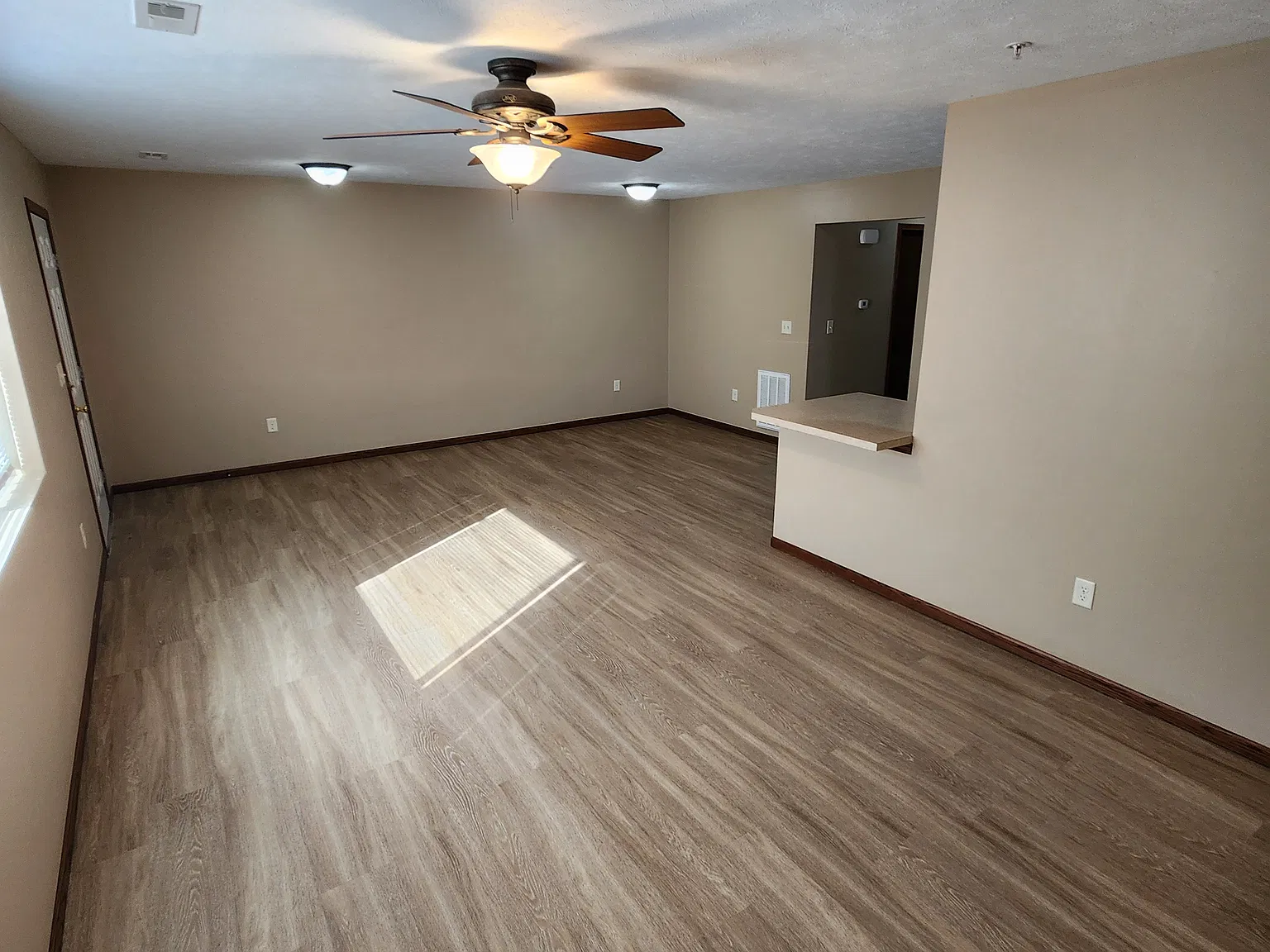 2 bed, $1,000 — Photo 2