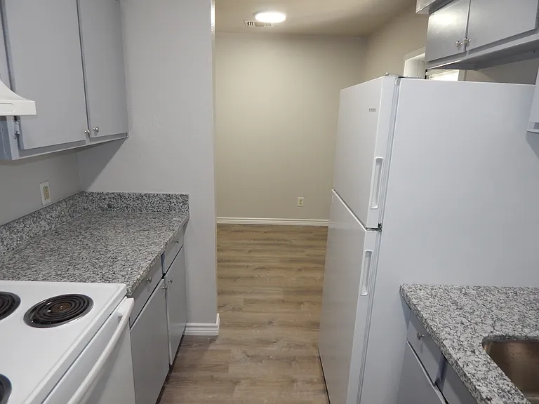 River Oaks Apartments — Photo 24