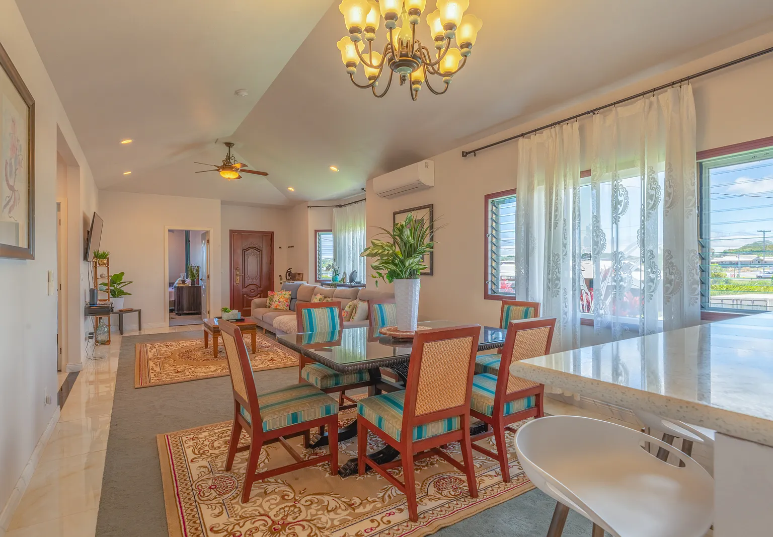3 bed, 2.5 bath, 1900 sqft, $3,200 — Photo 4