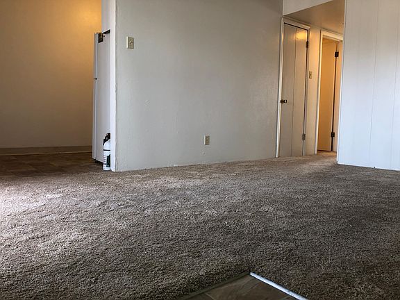 4th image of 702 S Lincoln St #7