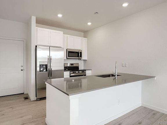 4th image of 15587 Gilpin Avenue