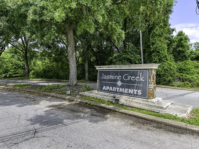 Jasmine Creek Apartments — Photo 9