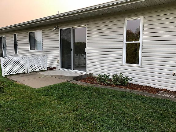 3rd image of 1121 Meadow View Ct Unit 4