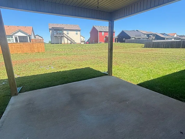 1033 Whitney Dr — Photo 24