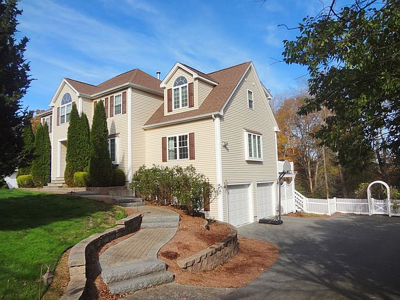 2nd image of 14 Heritage Hill Dr