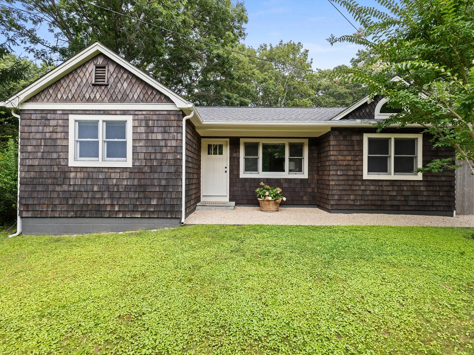 Mid Century Modern Cottage — Photo 2