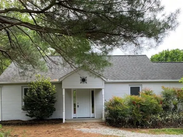 2715 Cole Rd, Winston Salem, NC 27107