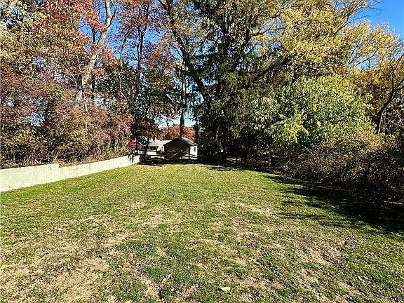 3rd image of 452 Woodland Rd