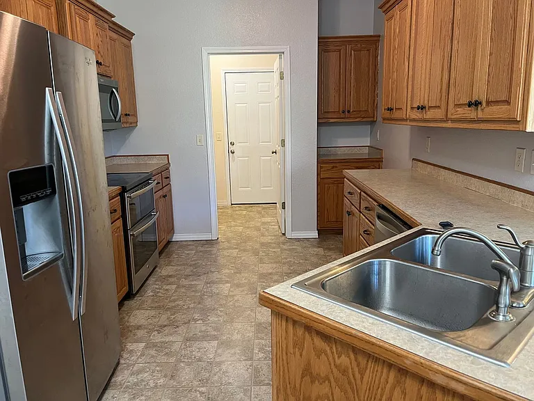 630 N Sunset Ave — Photo 9