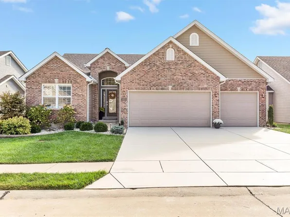 435 Amber Lake Ct, Imperial, MO 63052