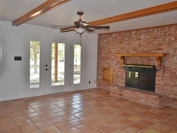 3rd image of 108 Agarita Dr
