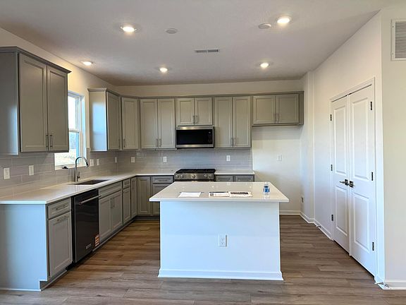 3rd image of 1094 Solitary St Lot 2589