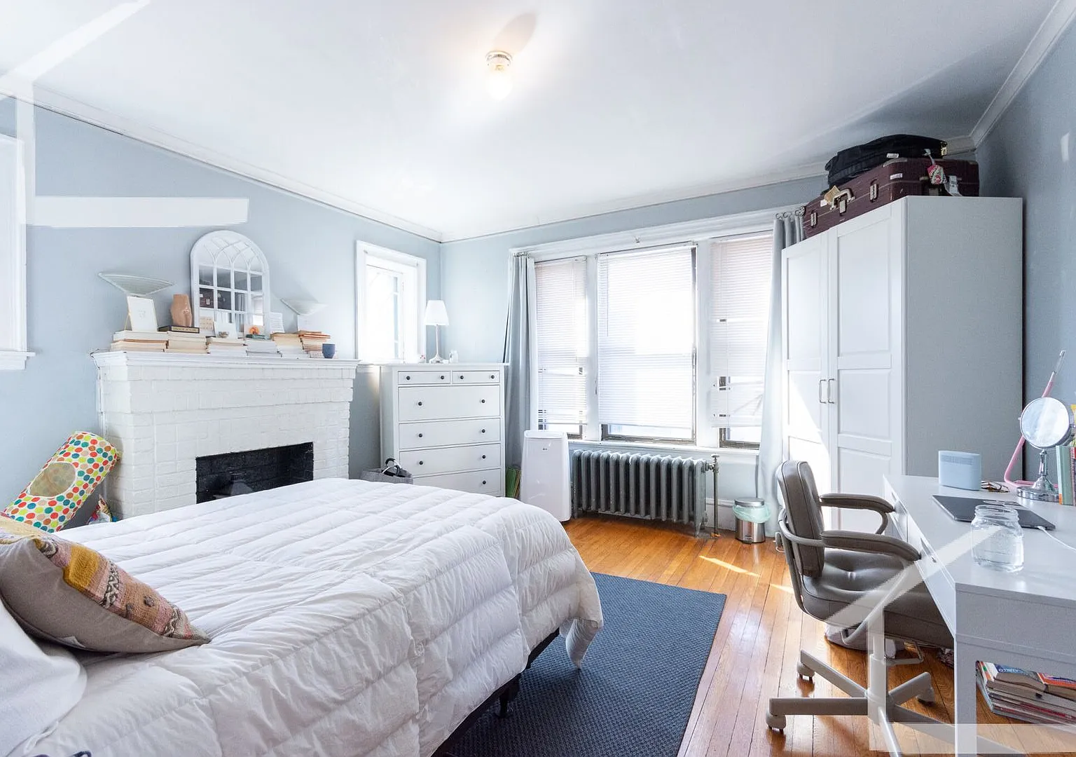 Sunny Fenway 3-Bed! — Photo 2