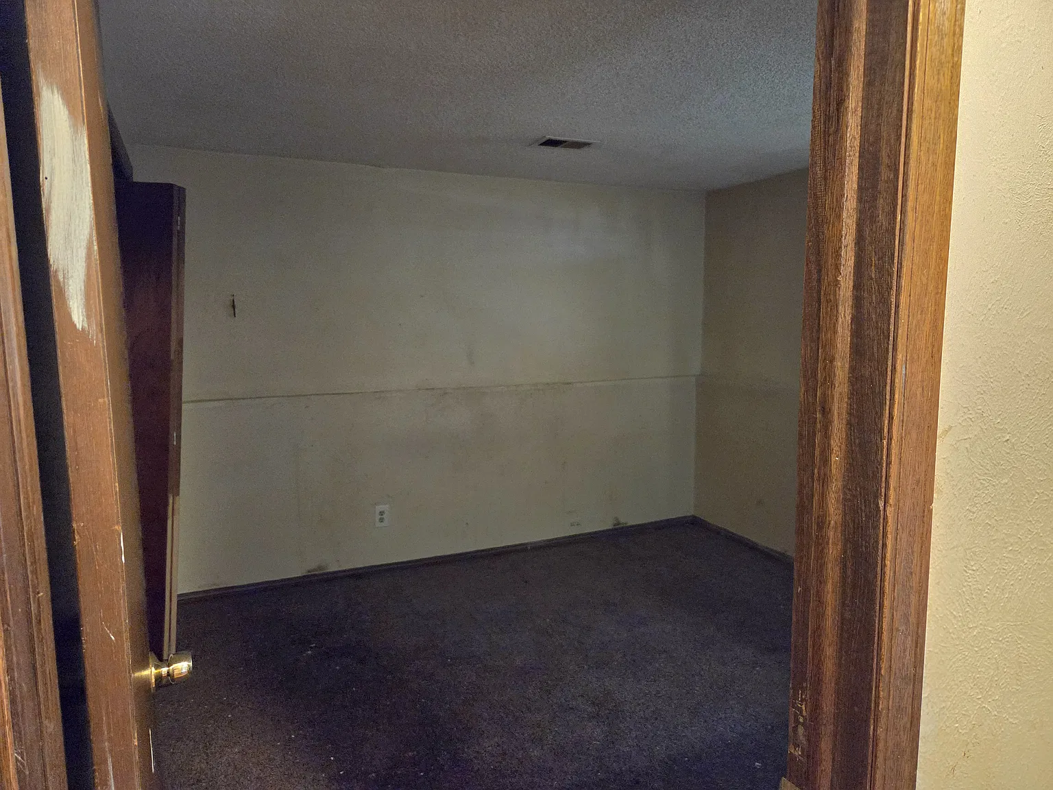 3 bed, 1.5 bath, 1400 sqft, $2,300 — Photo 3