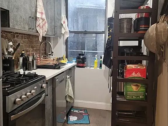 3rd image of 310 E 89th St APT 11