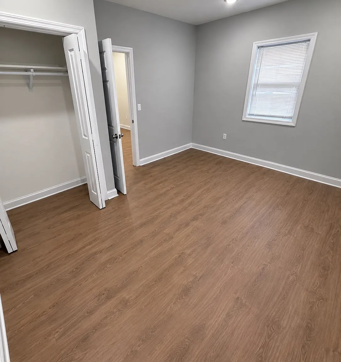 5 bed, $2,290 — Photo 4
